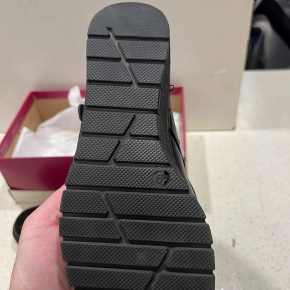 VJH Comfort walking shoes. Like NEW. Worn once. Sent in box - Picture 3 of 6